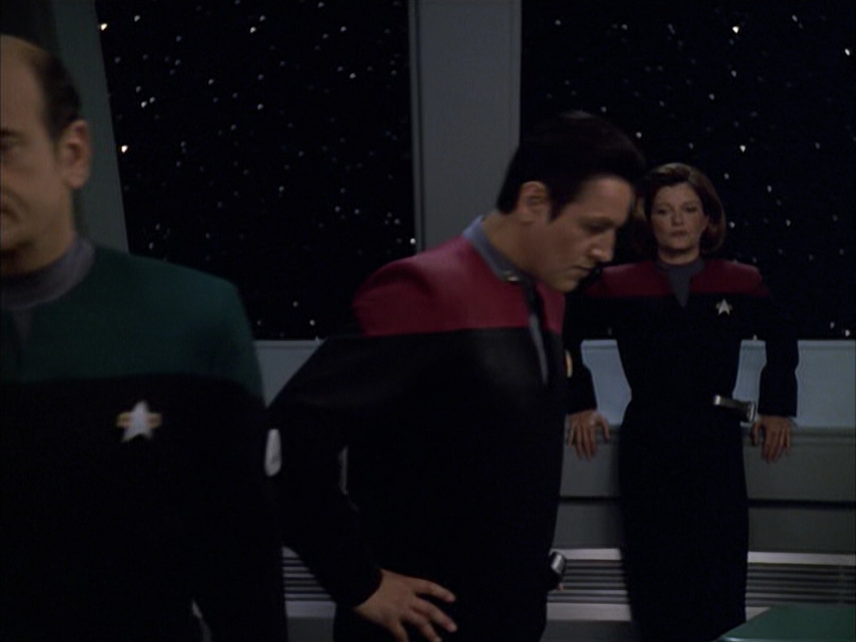 extant_StarTrek_VOY_6x01-EquinoxPart2_02078.jpg