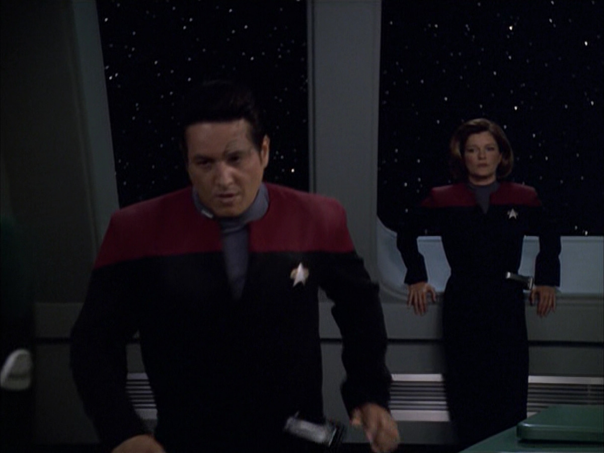 extant_StarTrek_VOY_6x01-EquinoxPart2_02079.jpg