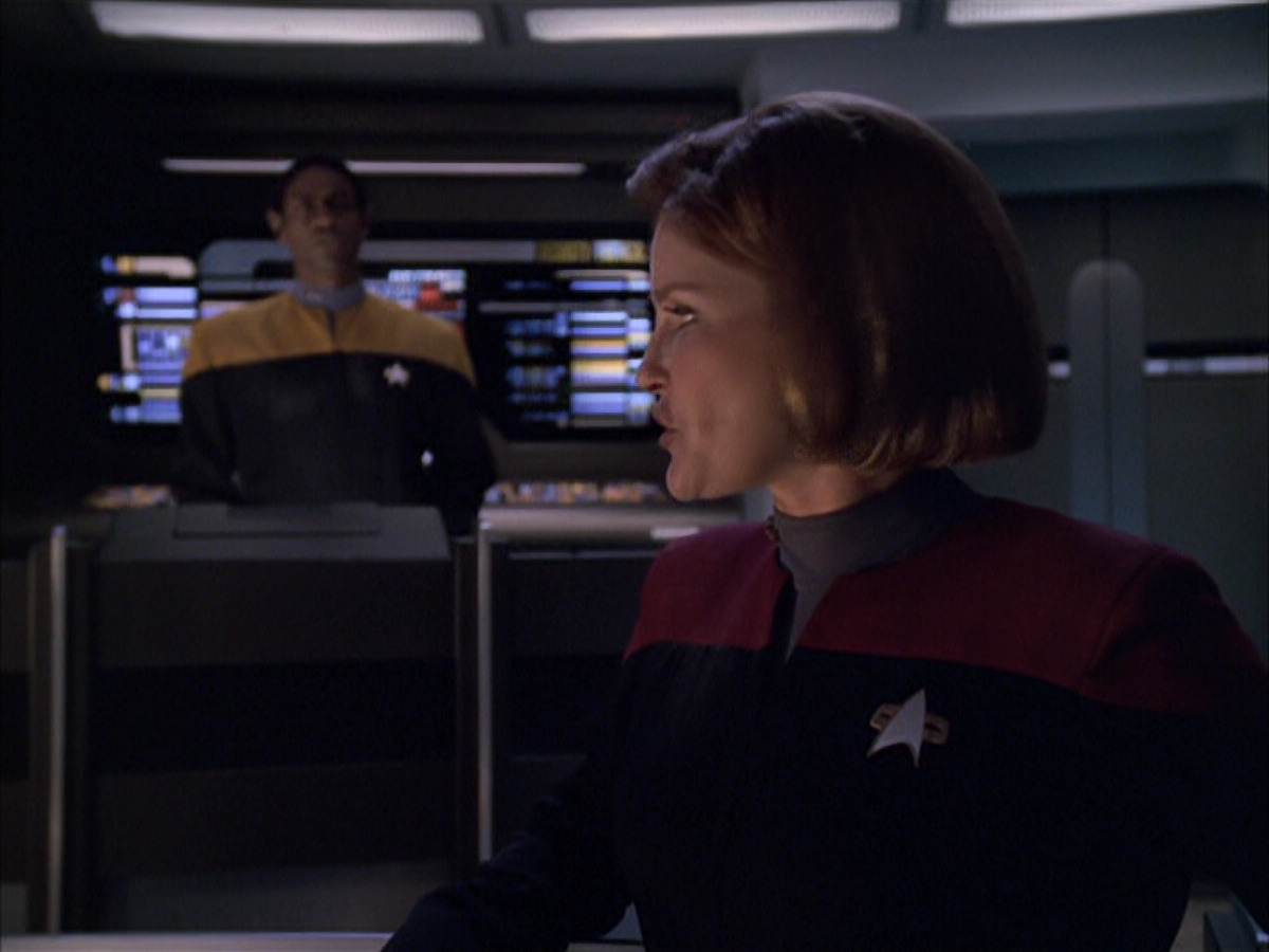 extant_StarTrek_VOY_6x01-EquinoxPart2_02175.jpg