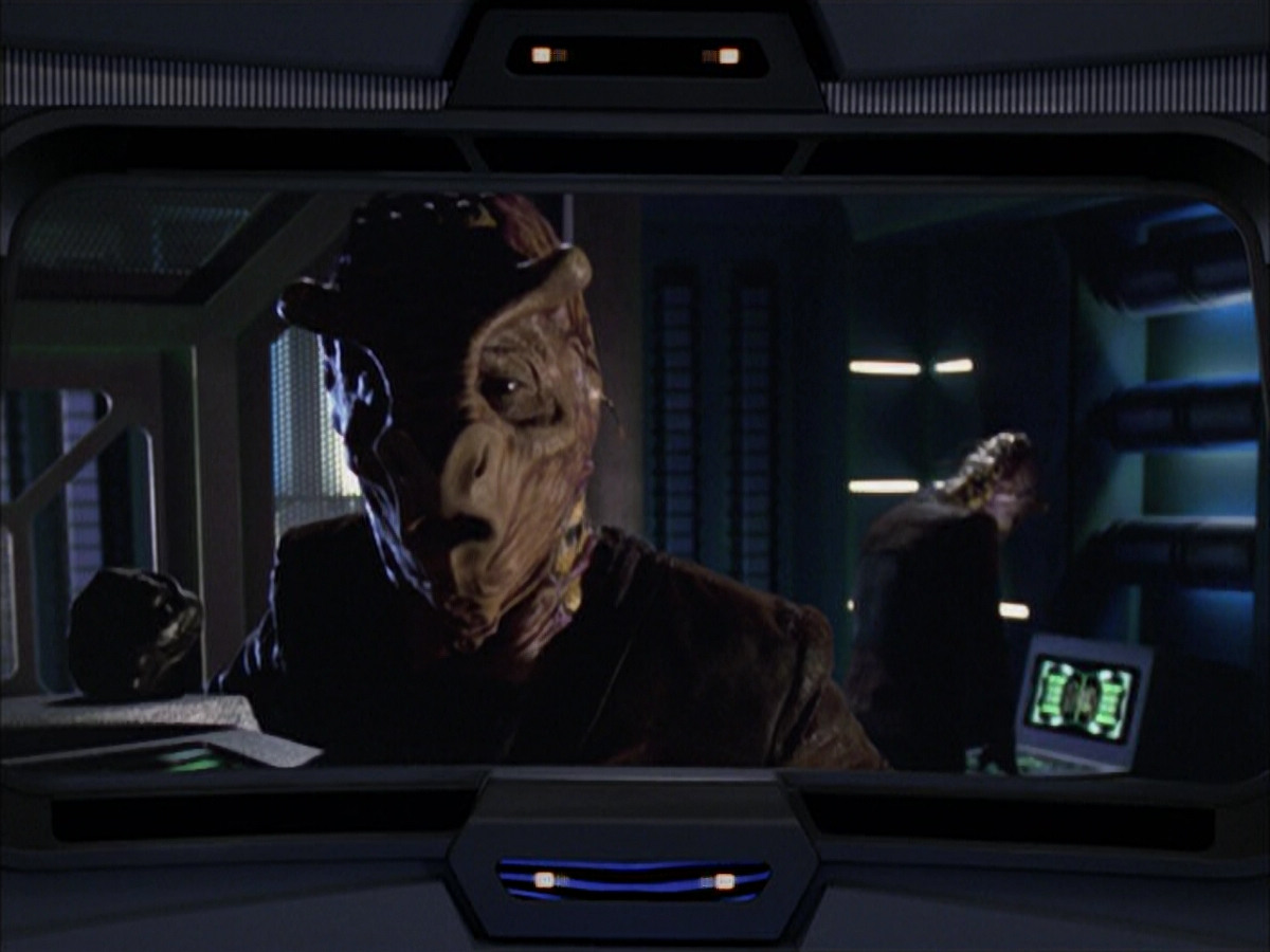 extant_StarTrek_VOY_6x01-EquinoxPart2_02219.jpg