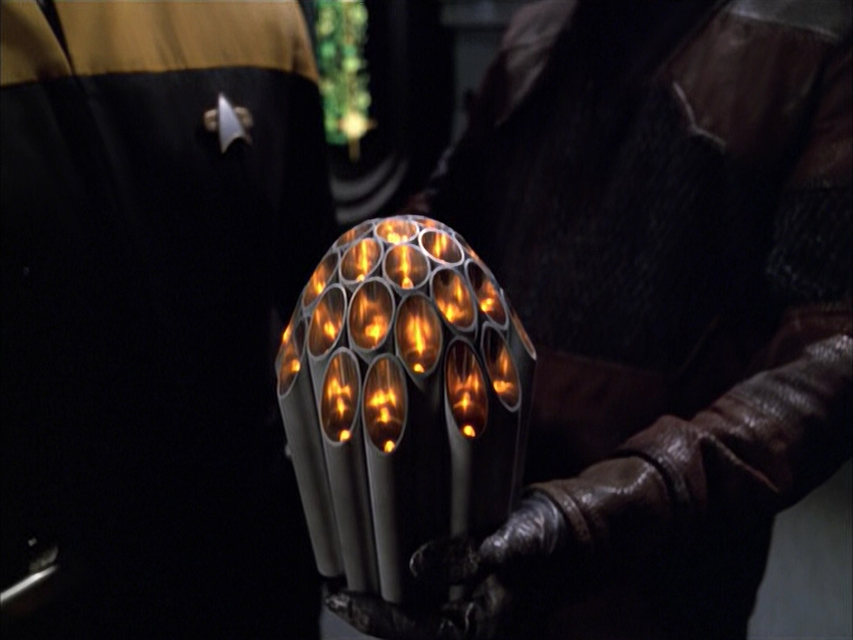 extant_StarTrek_VOY_6x01-EquinoxPart2_02238.jpg
