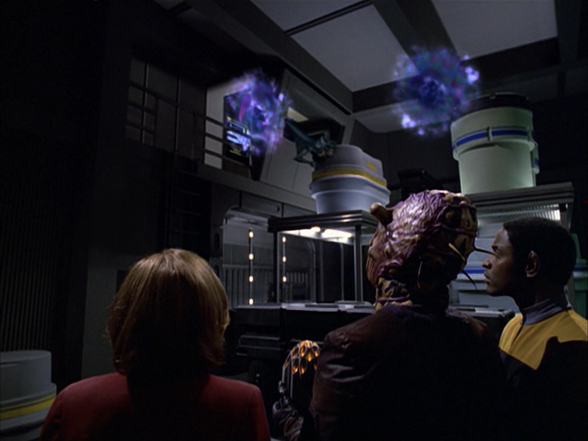 extant_StarTrek_VOY_6x01-EquinoxPart2_02250.jpg