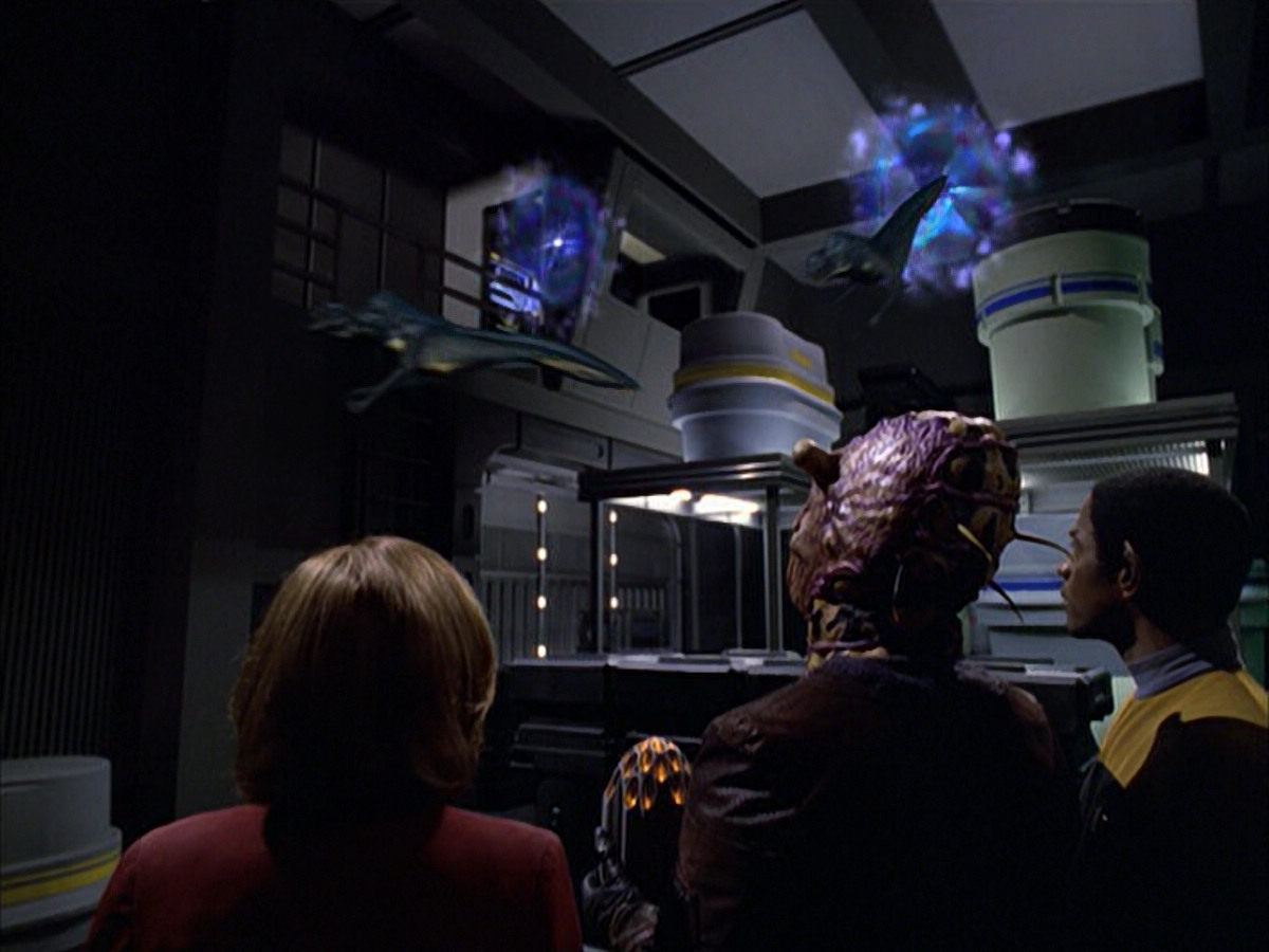 extant_StarTrek_VOY_6x01-EquinoxPart2_02251.jpg