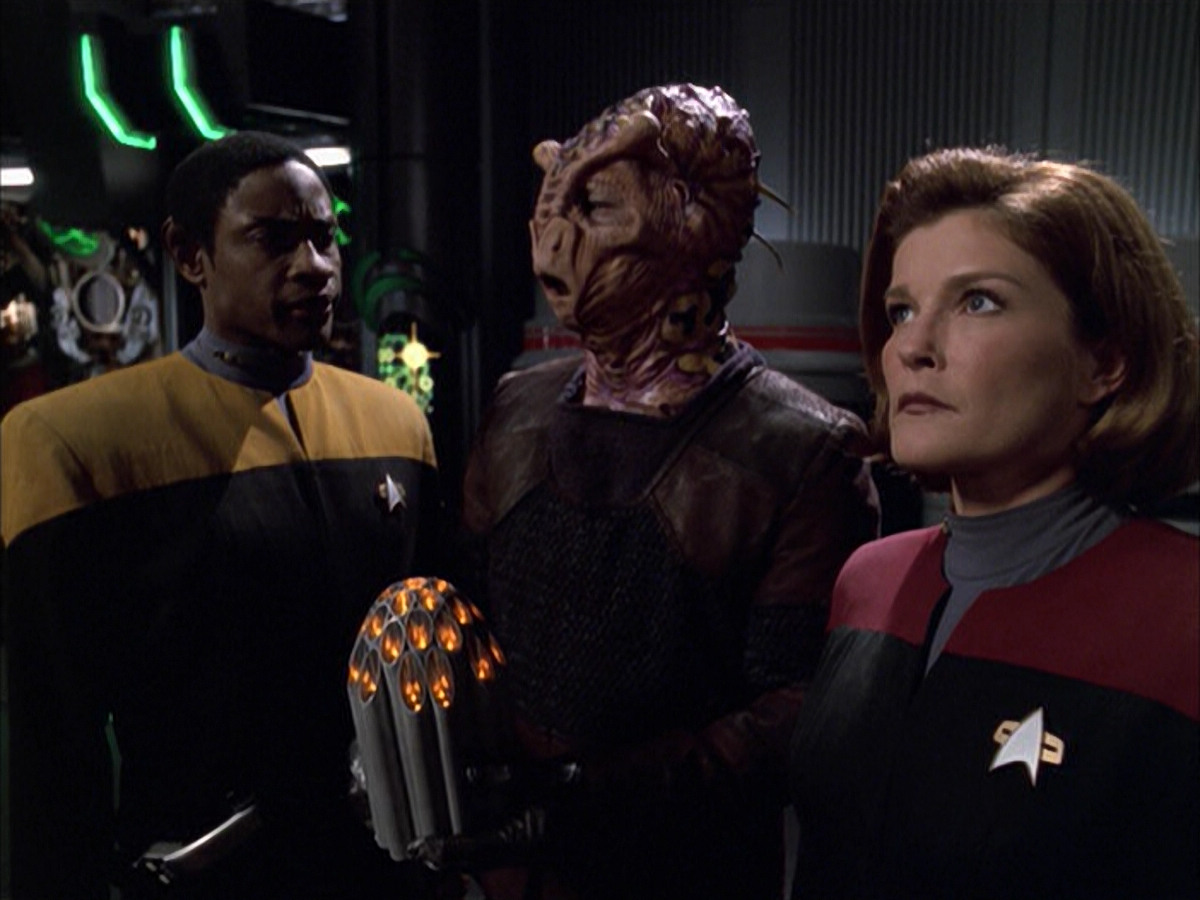 extant_StarTrek_VOY_6x01-EquinoxPart2_02265.jpg