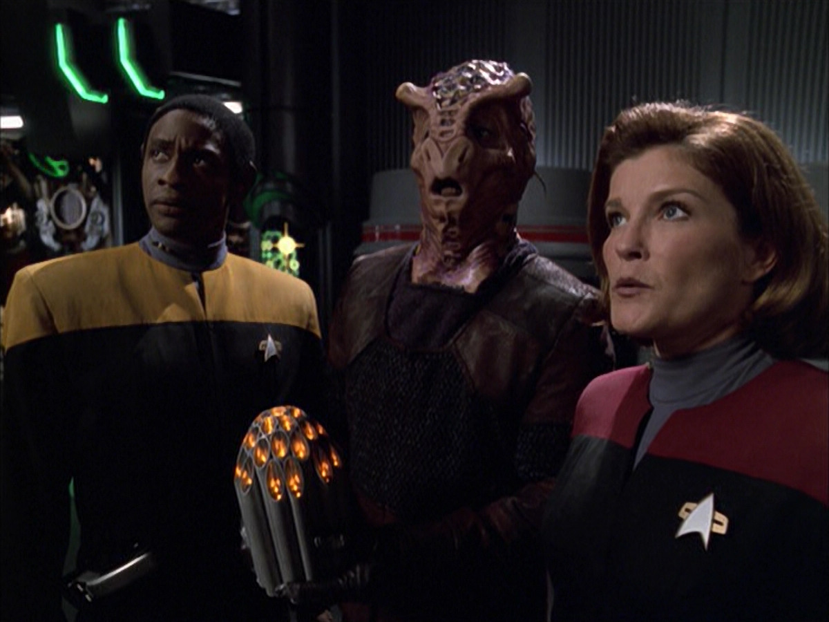 extant_StarTrek_VOY_6x01-EquinoxPart2_02271.jpg