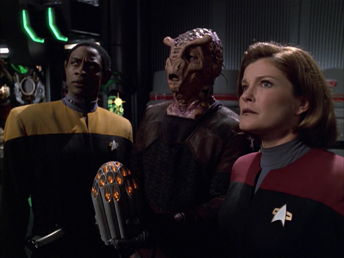 extant_StarTrek_VOY_6x01-EquinoxPart2_02282.jpg