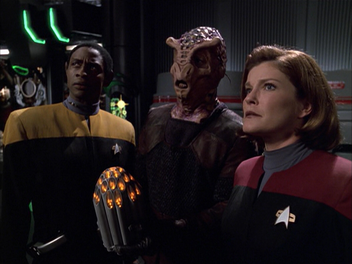 extant_StarTrek_VOY_6x01-EquinoxPart2_02283.jpg