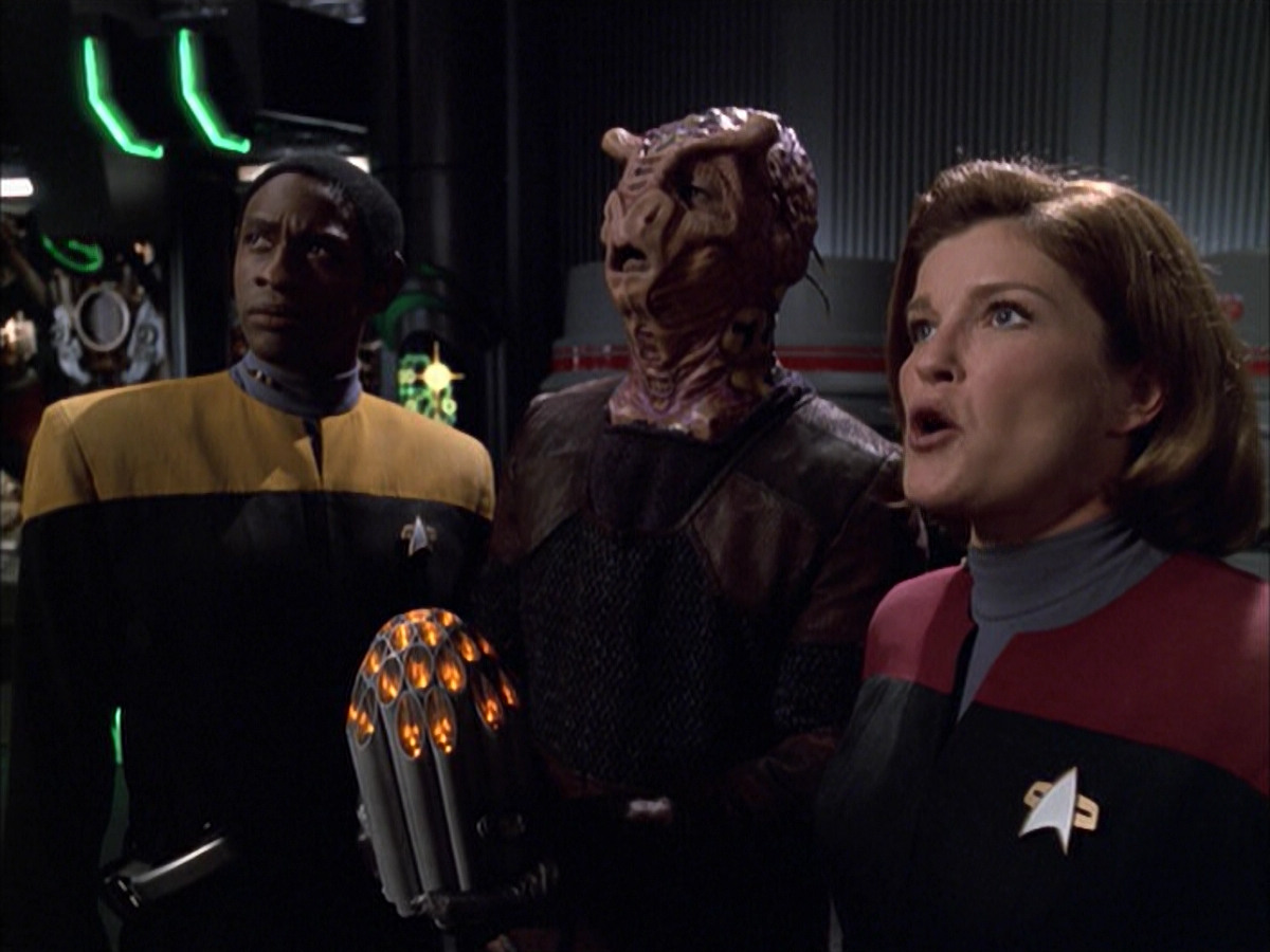 extant_StarTrek_VOY_6x01-EquinoxPart2_02291.jpg