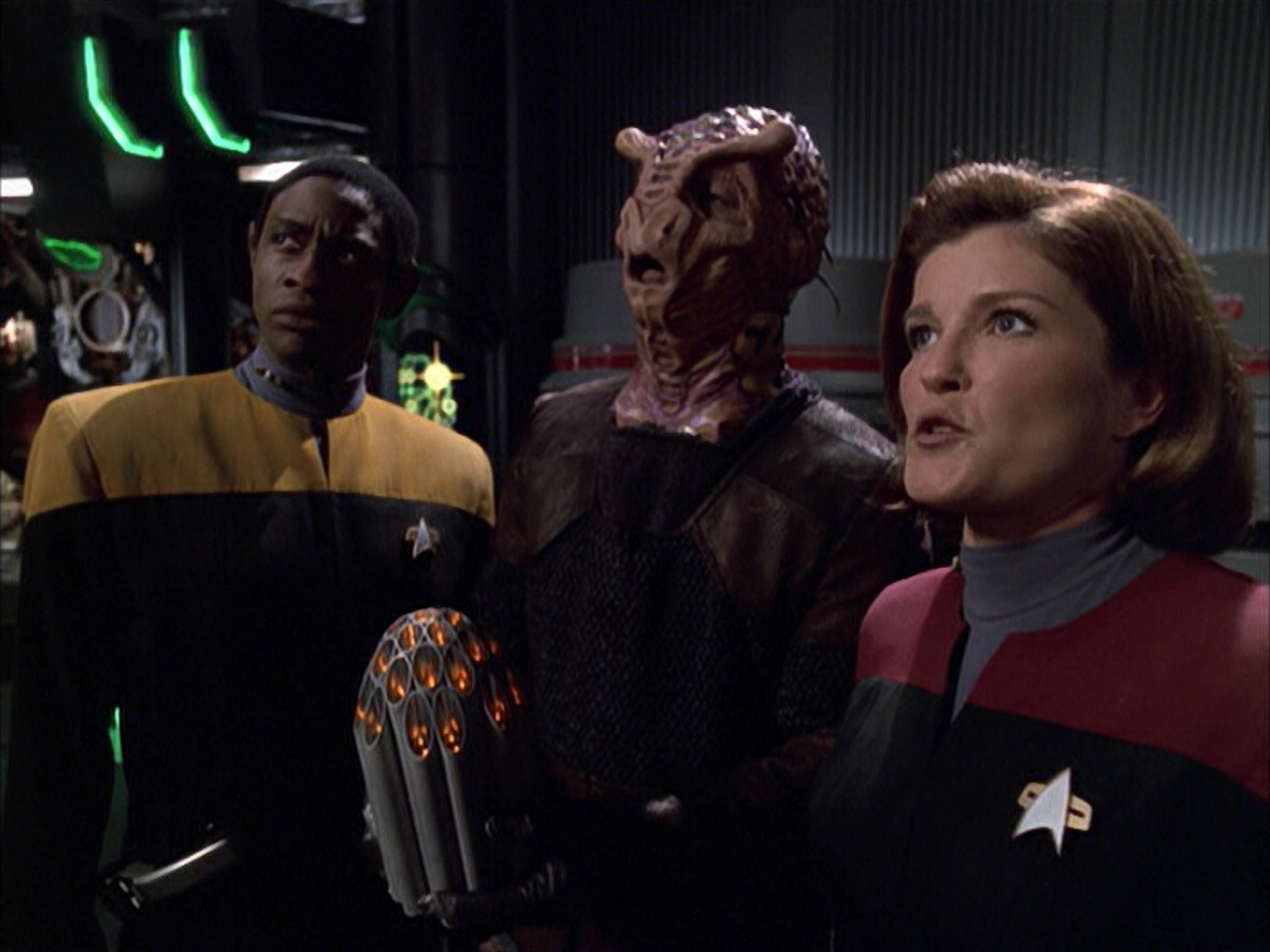 extant_StarTrek_VOY_6x01-EquinoxPart2_02292.jpg
