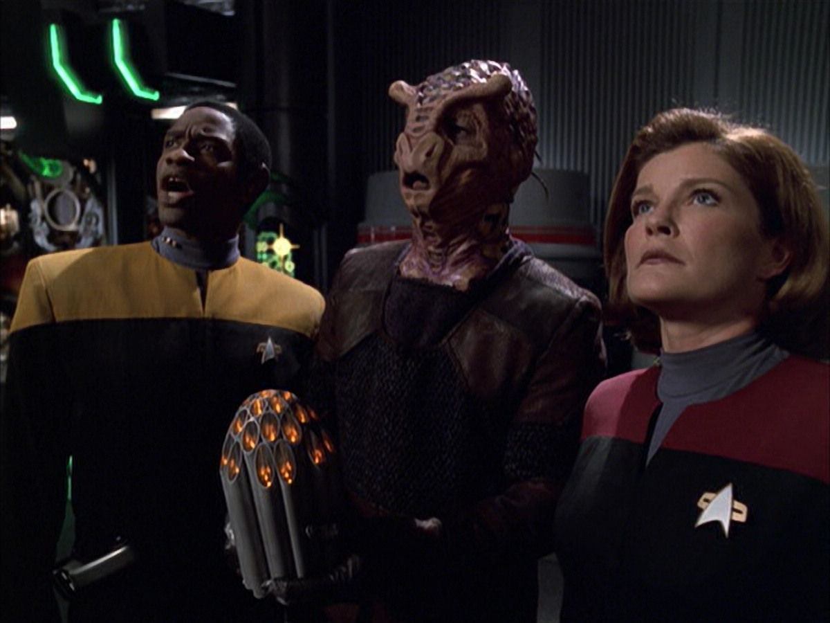 extant_StarTrek_VOY_6x01-EquinoxPart2_02318.jpg