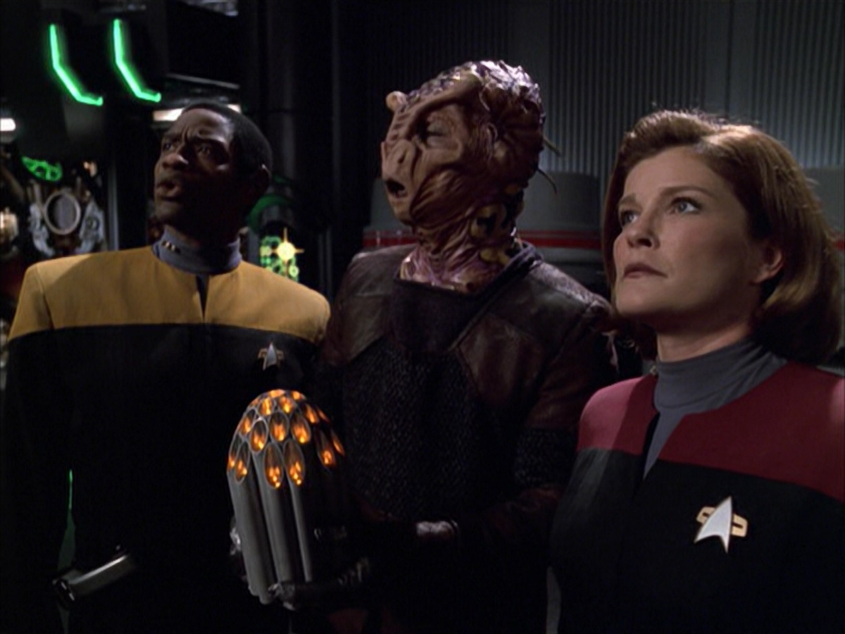 extant_StarTrek_VOY_6x01-EquinoxPart2_02319.jpg