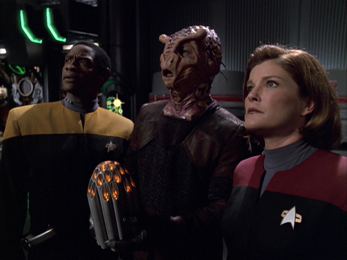 extant_StarTrek_VOY_6x01-EquinoxPart2_02320.jpg