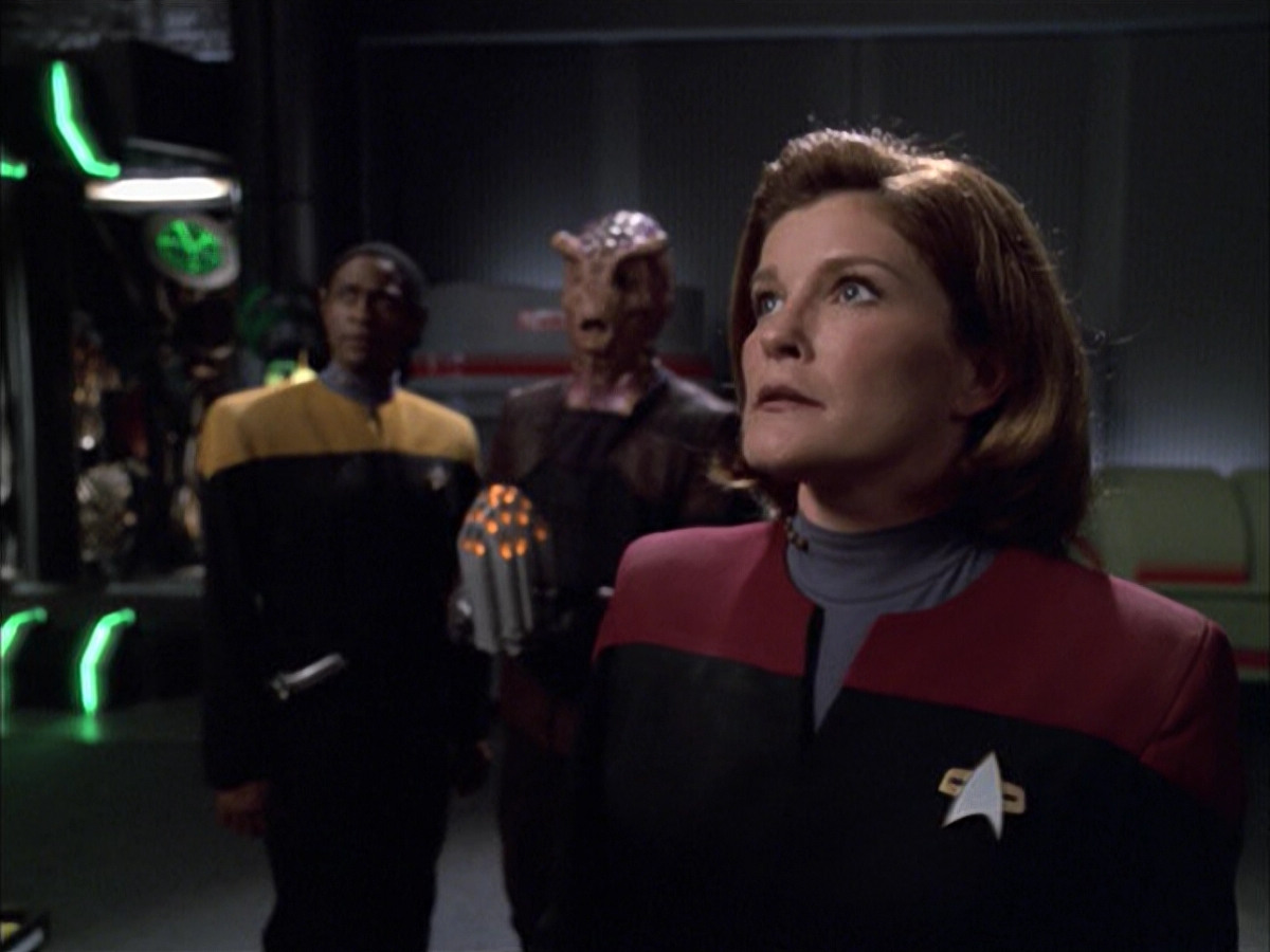 extant_StarTrek_VOY_6x01-EquinoxPart2_02337.jpg
