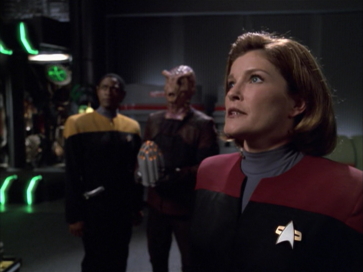 extant_StarTrek_VOY_6x01-EquinoxPart2_02338.jpg