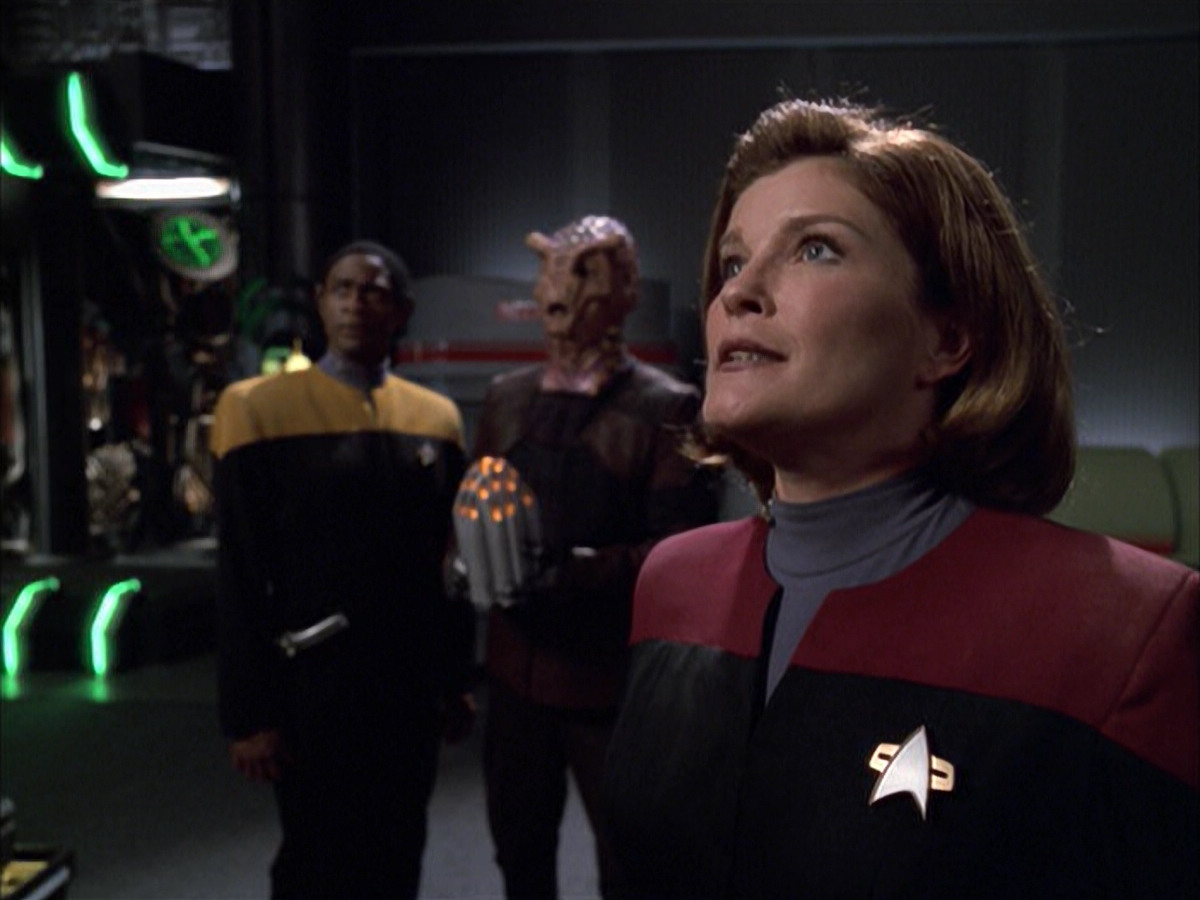 extant_StarTrek_VOY_6x01-EquinoxPart2_02340.jpg