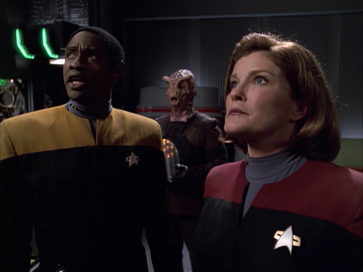 extant_StarTrek_VOY_6x01-EquinoxPart2_02347.jpg