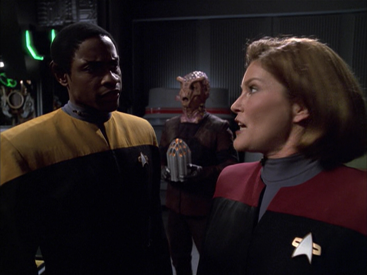 extant_StarTrek_VOY_6x01-EquinoxPart2_02356.jpg