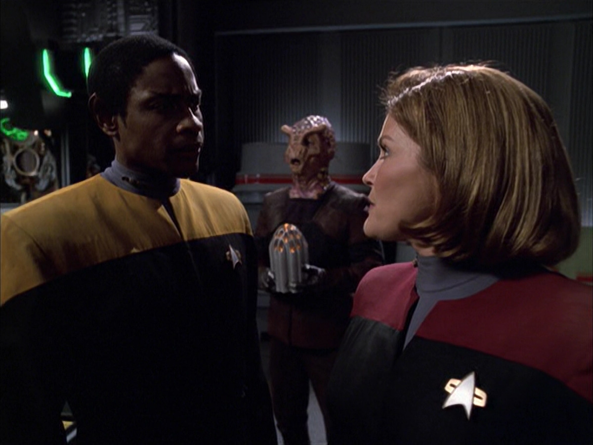 extant_StarTrek_VOY_6x01-EquinoxPart2_02357.jpg