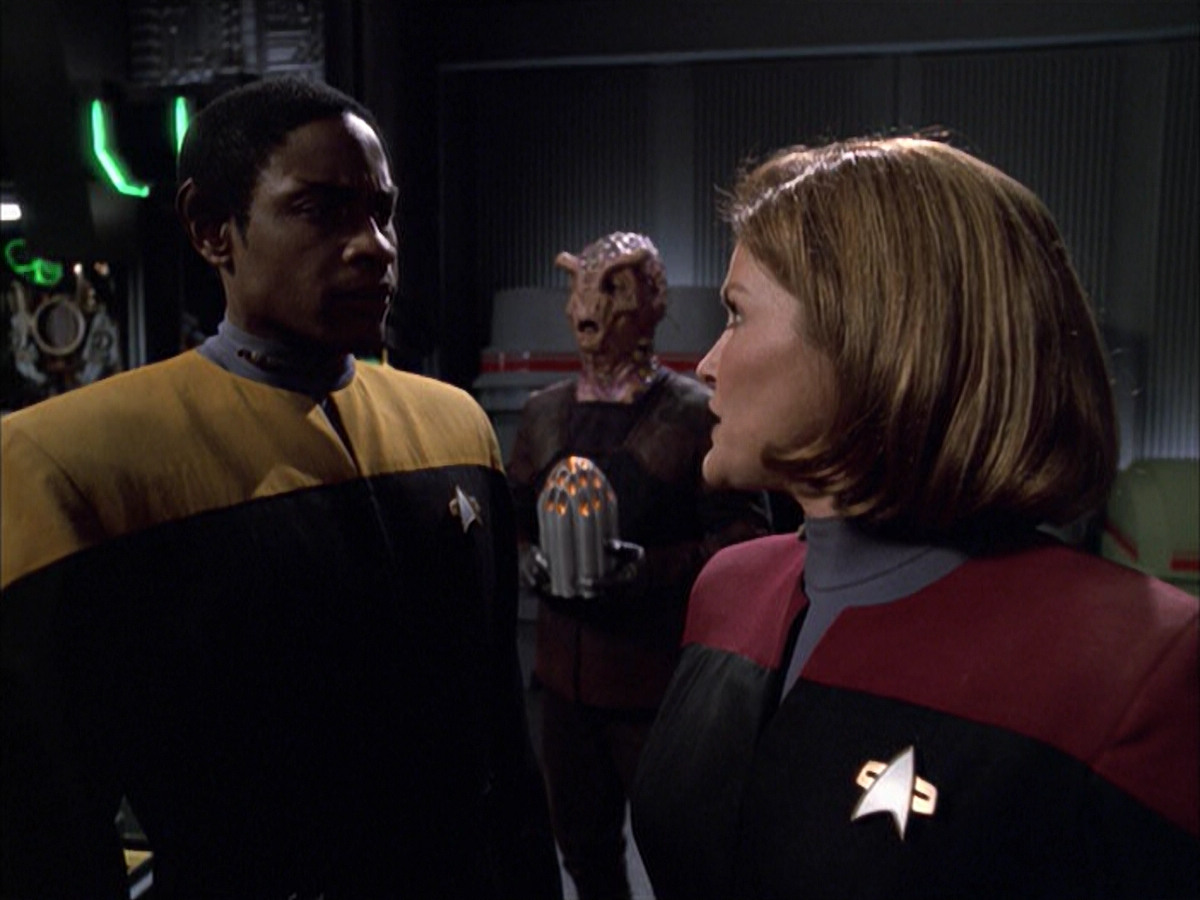 extant_StarTrek_VOY_6x01-EquinoxPart2_02359.jpg