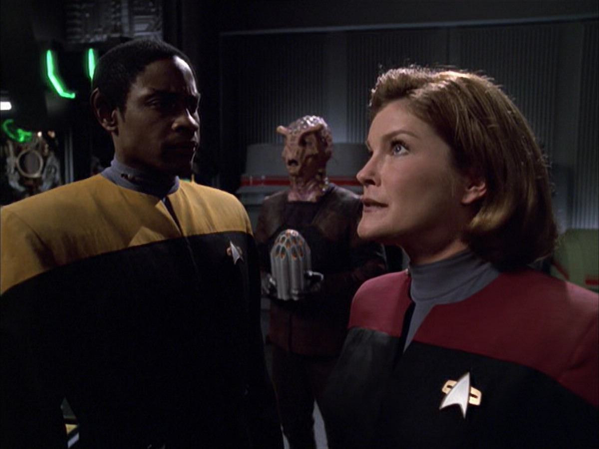 extant_StarTrek_VOY_6x01-EquinoxPart2_02360.jpg