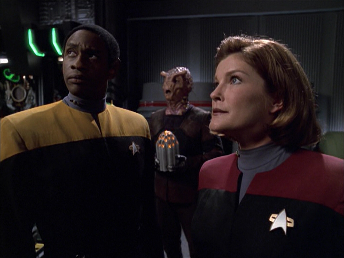 extant_StarTrek_VOY_6x01-EquinoxPart2_02362.jpg