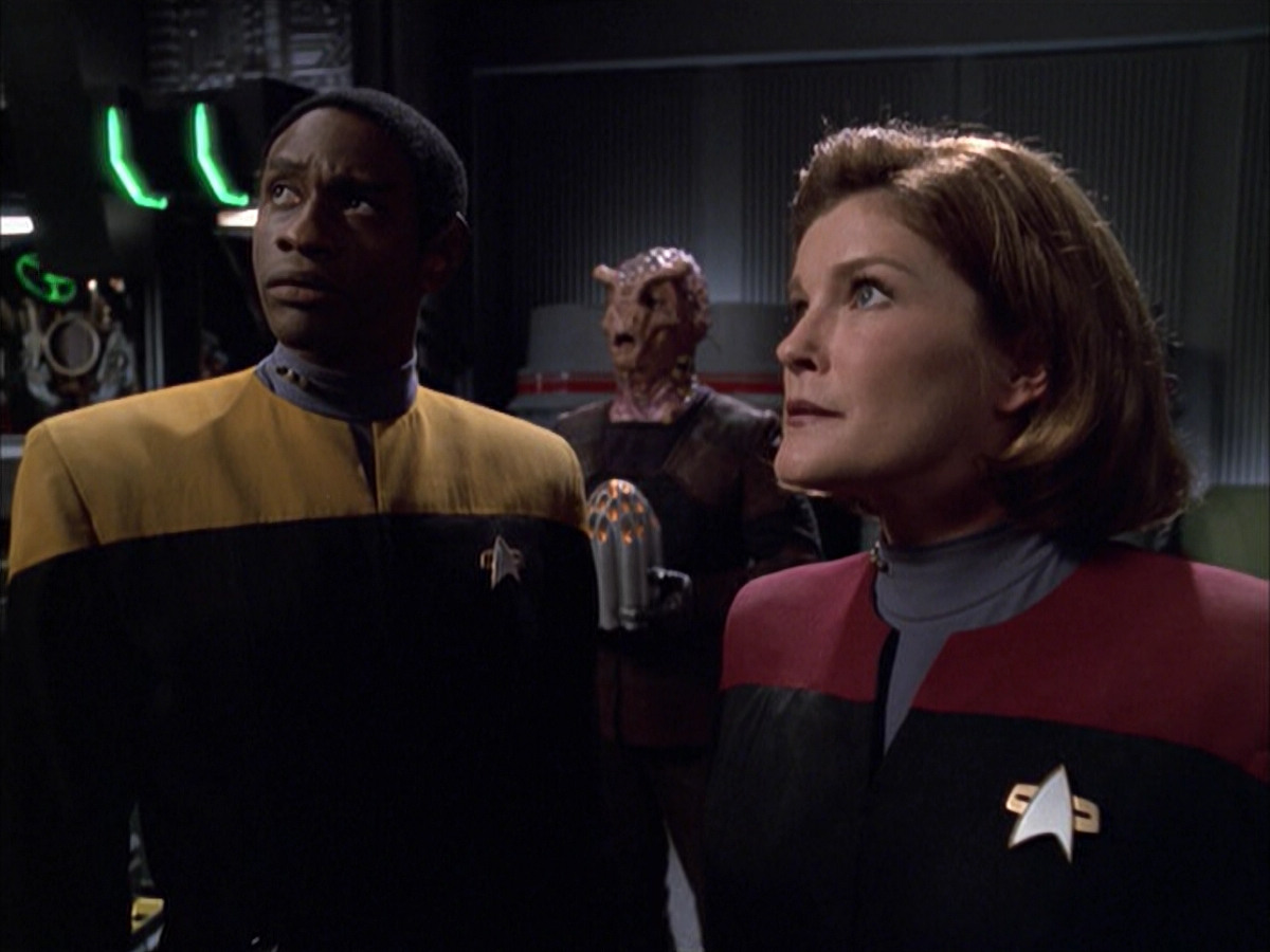 extant_StarTrek_VOY_6x01-EquinoxPart2_02363.jpg