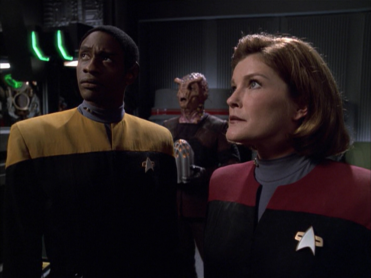 extant_StarTrek_VOY_6x01-EquinoxPart2_02364.jpg