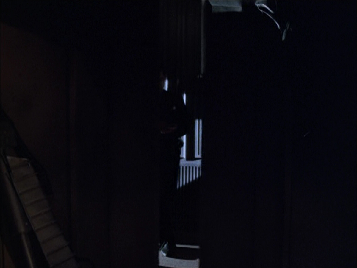 extant_StarTrek_VOY_6x01-EquinoxPart2_02374.jpg