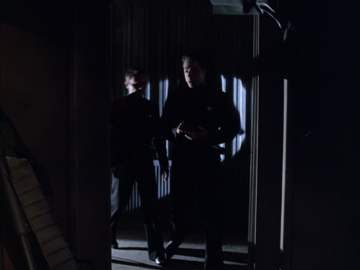 extant_StarTrek_VOY_6x01-EquinoxPart2_02375.jpg