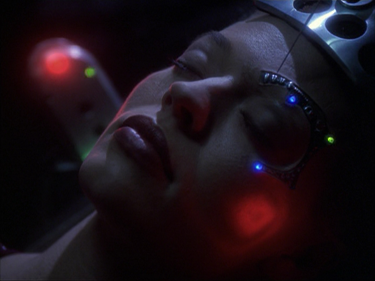 extant_StarTrek_VOY_6x01-EquinoxPart2_02408.jpg