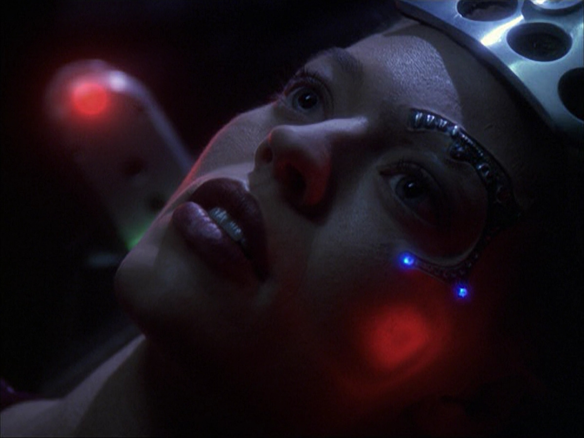 extant_StarTrek_VOY_6x01-EquinoxPart2_02455.jpg
