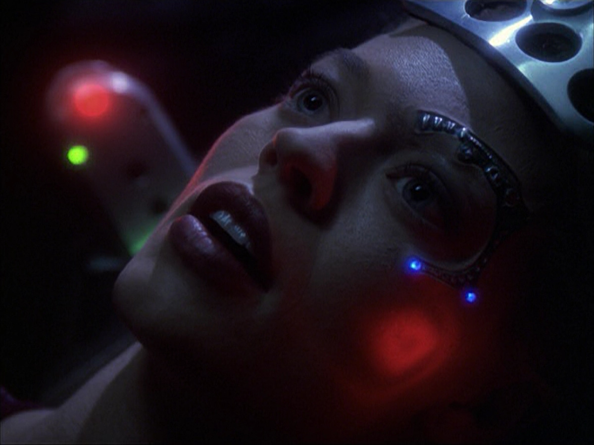 extant_StarTrek_VOY_6x01-EquinoxPart2_02457.jpg