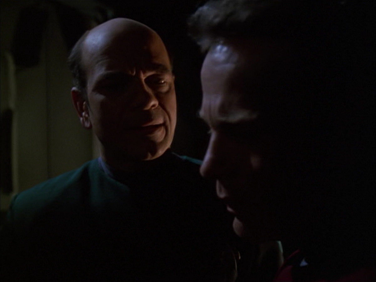 extant_StarTrek_VOY_6x01-EquinoxPart2_02465.jpg