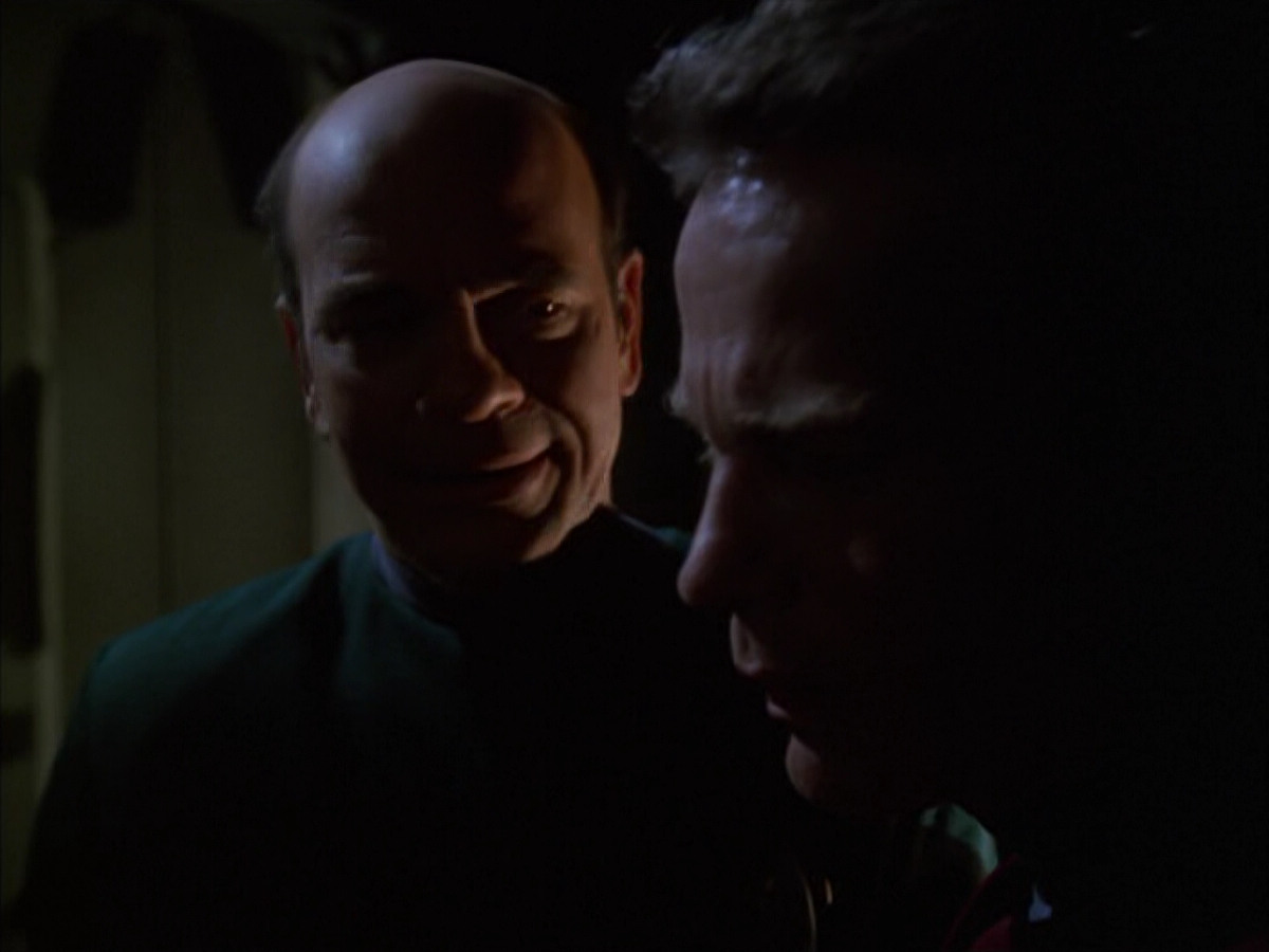 extant_StarTrek_VOY_6x01-EquinoxPart2_02466.jpg