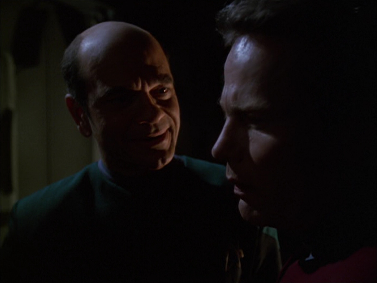 extant_StarTrek_VOY_6x01-EquinoxPart2_02469.jpg