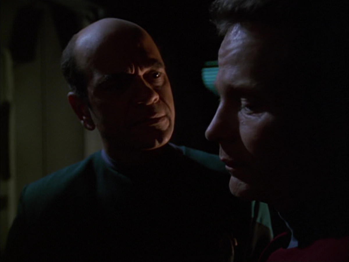 extant_StarTrek_VOY_6x01-EquinoxPart2_02487.jpg