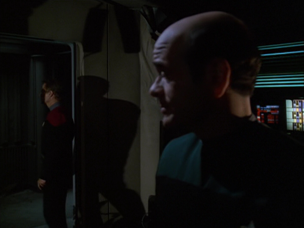 extant_StarTrek_VOY_6x01-EquinoxPart2_02504.jpg
