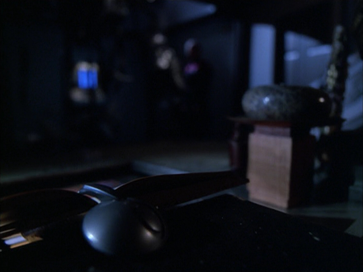 extant_StarTrek_VOY_6x01-EquinoxPart2_02524.jpg