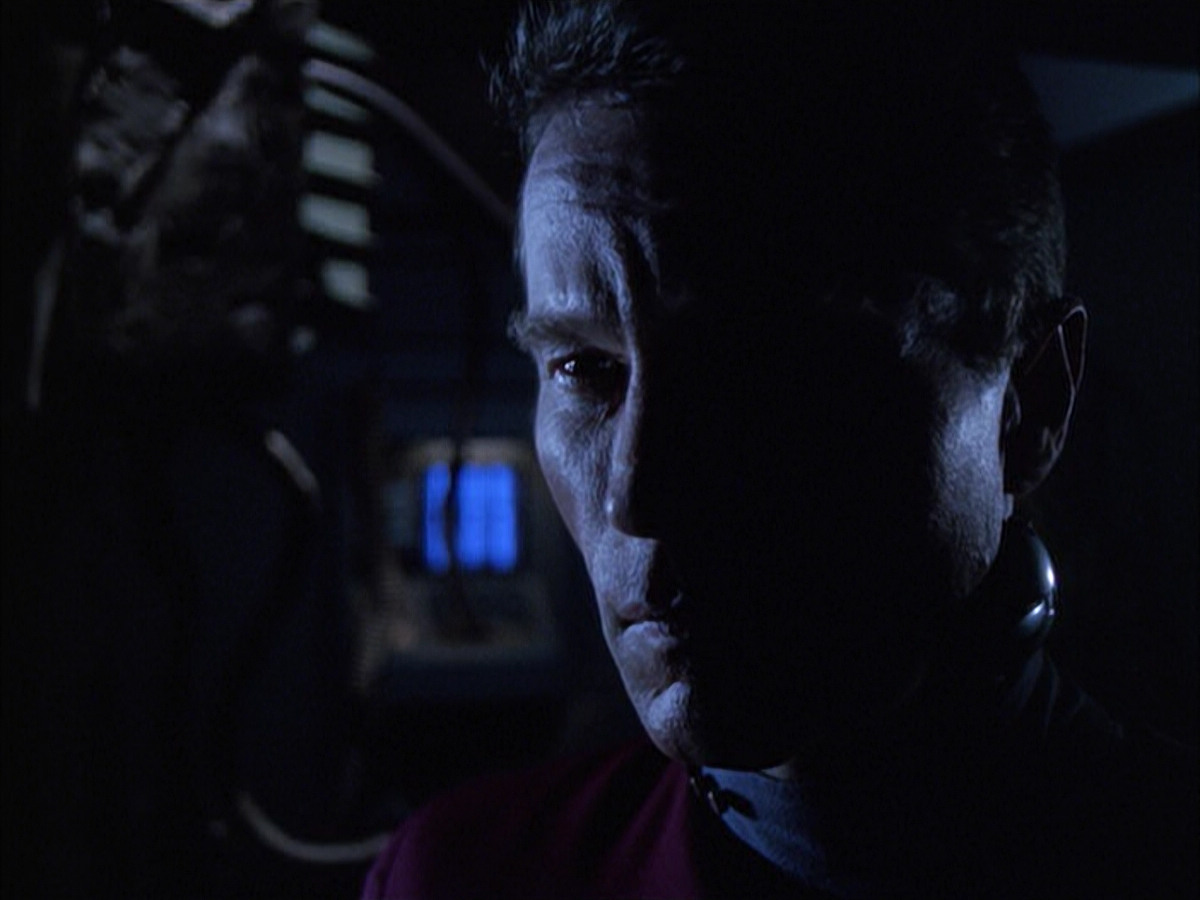 extant_StarTrek_VOY_6x01-EquinoxPart2_02553.jpg