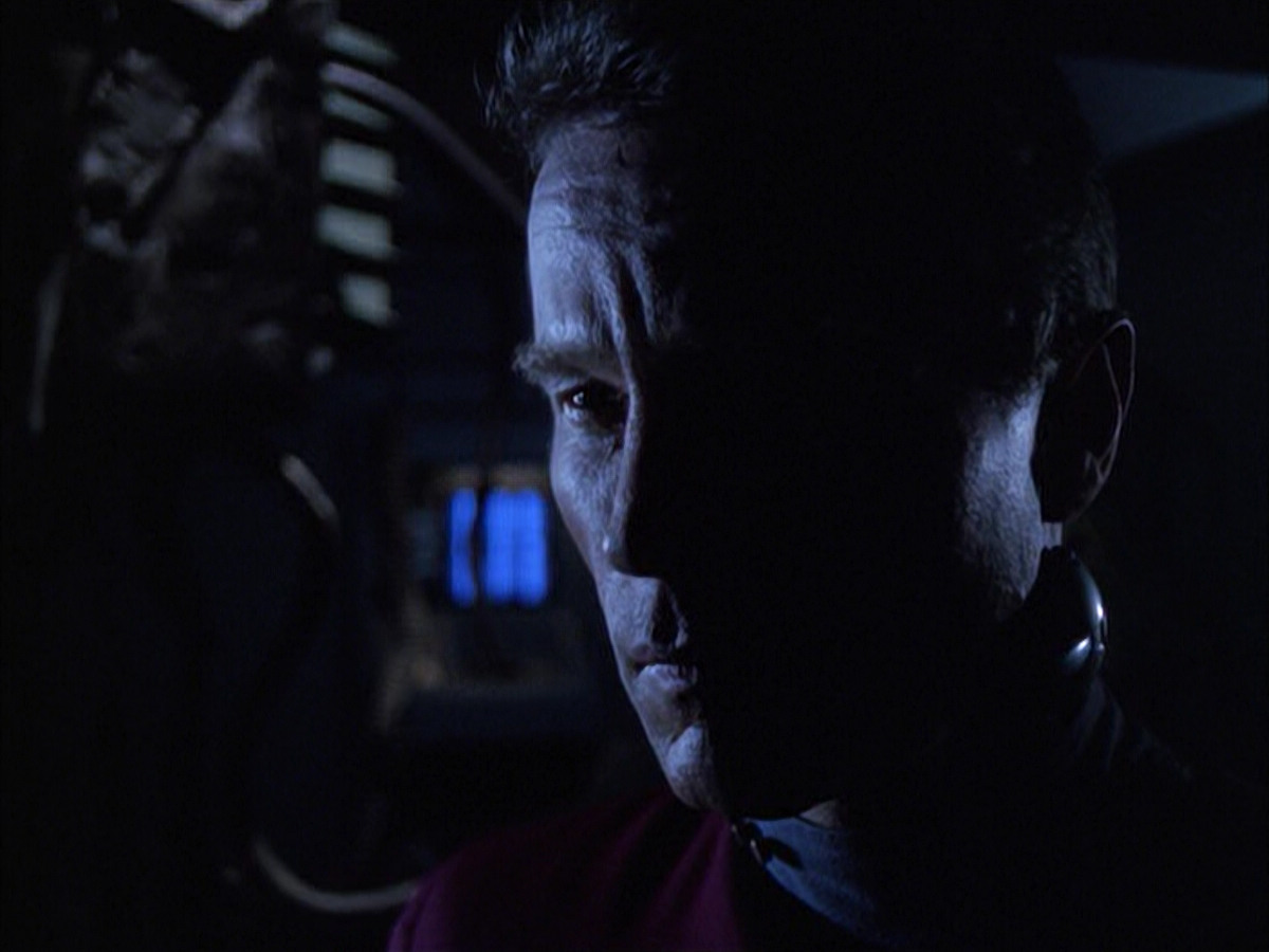 extant_StarTrek_VOY_6x01-EquinoxPart2_02554.jpg