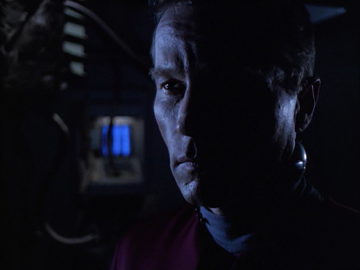 extant_StarTrek_VOY_6x01-EquinoxPart2_02559.jpg