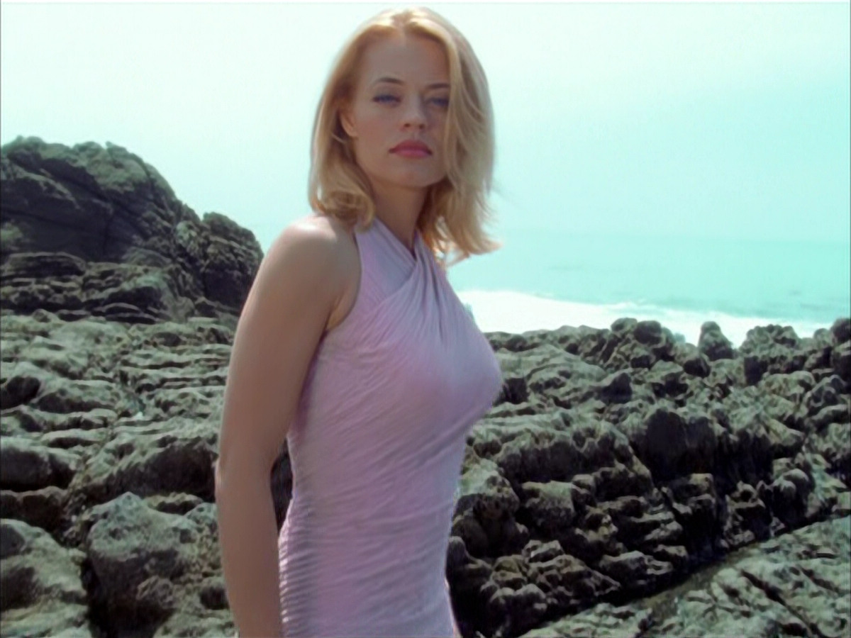 extant_StarTrek_VOY_6x01-EquinoxPart2_02569.jpg