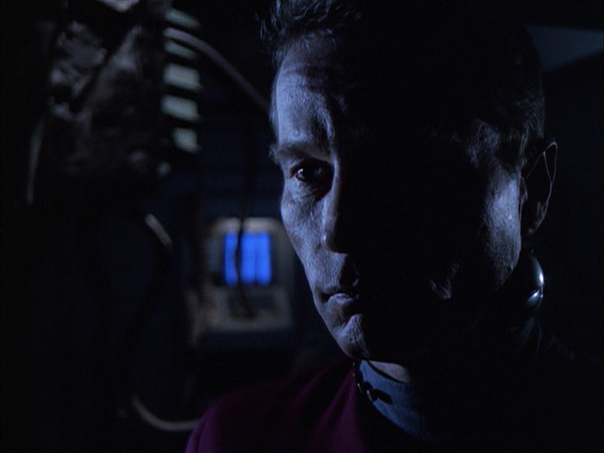 extant_StarTrek_VOY_6x01-EquinoxPart2_02597.jpg