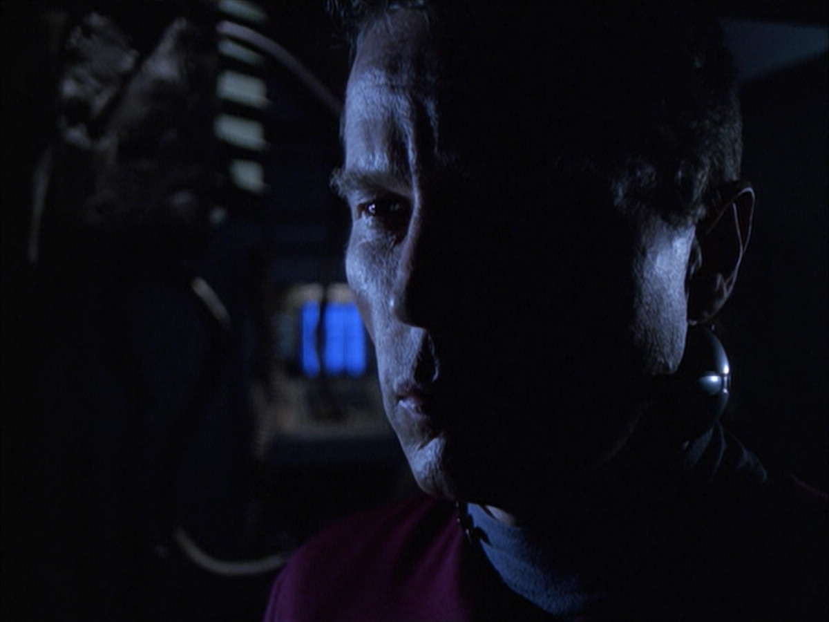 extant_StarTrek_VOY_6x01-EquinoxPart2_02606.jpg