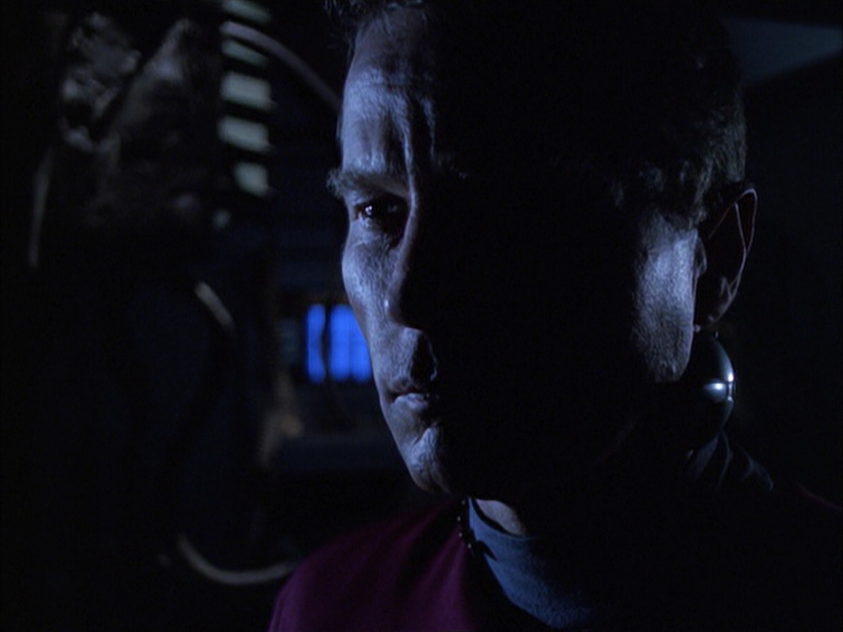 extant_StarTrek_VOY_6x01-EquinoxPart2_02607.jpg