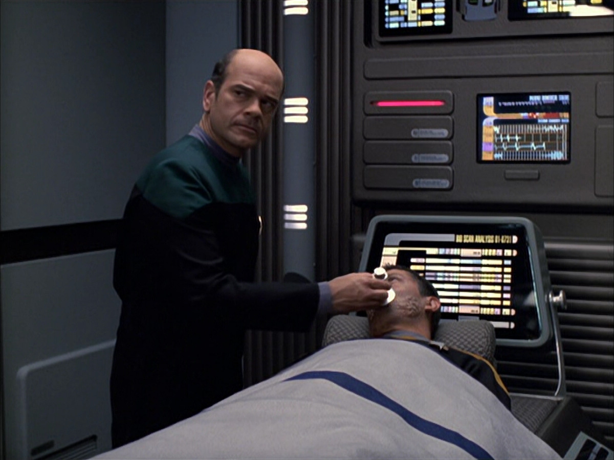 extant_StarTrek_VOY_6x01-EquinoxPart2_02762.jpg