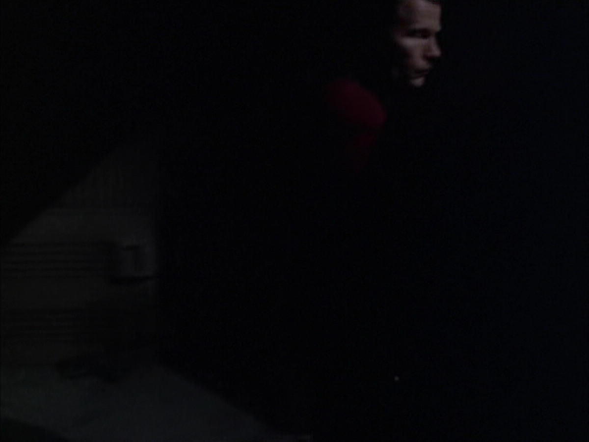 extant_StarTrek_VOY_6x01-EquinoxPart2_02818.jpg