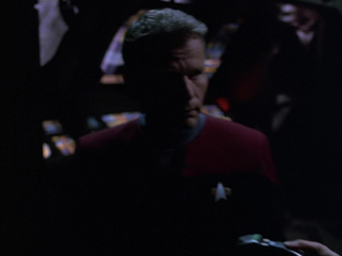 extant_StarTrek_VOY_6x01-EquinoxPart2_02821.jpg
