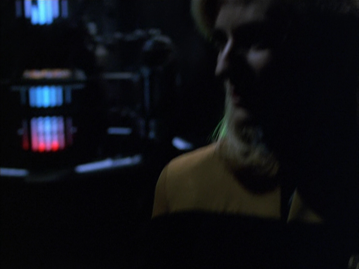 extant_StarTrek_VOY_6x01-EquinoxPart2_02826.jpg