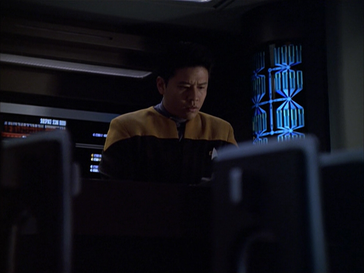 extant_StarTrek_VOY_6x01-EquinoxPart2_02897.jpg